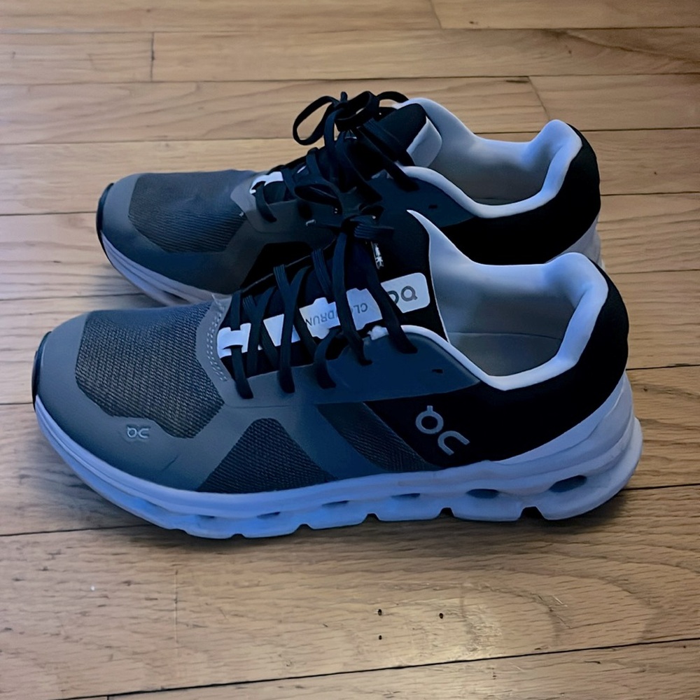 On Cloudrunner Women’s Size 10.5